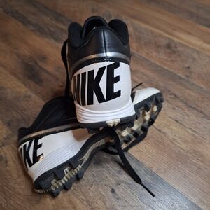 Nike Kids Sneakers in Black and White